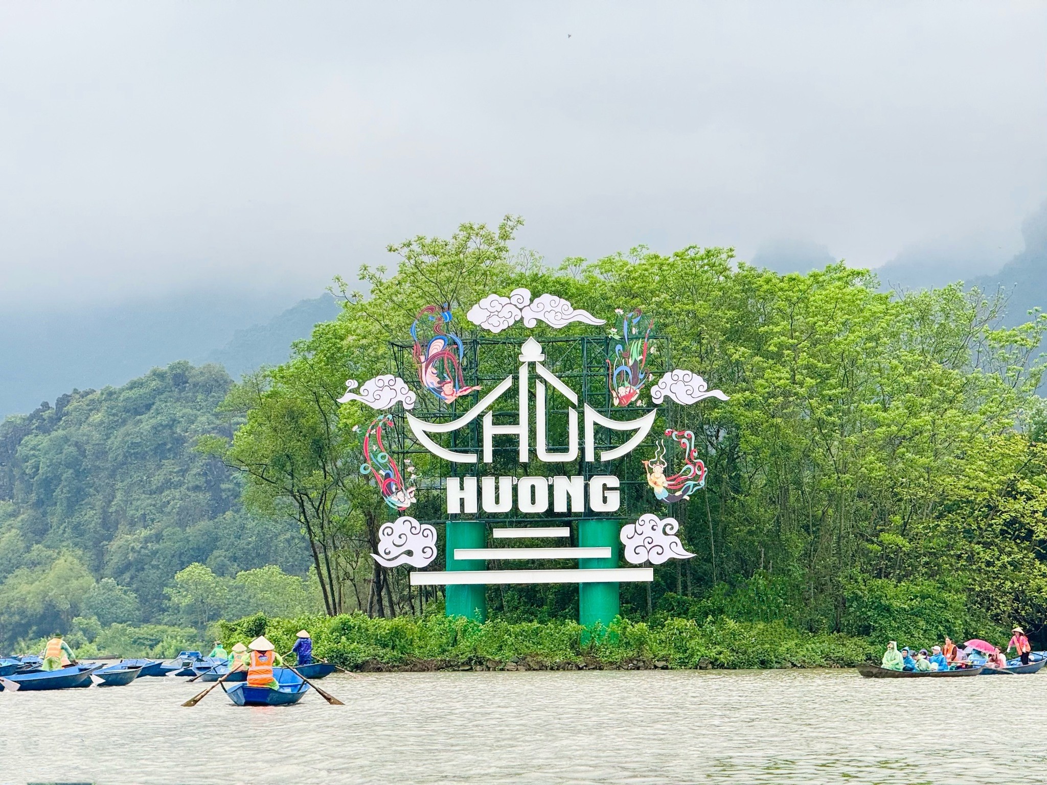 Tour Chùa Hương - Đền Trình - Chùa Thiên Trù - Động Hương Tích 1 ngày